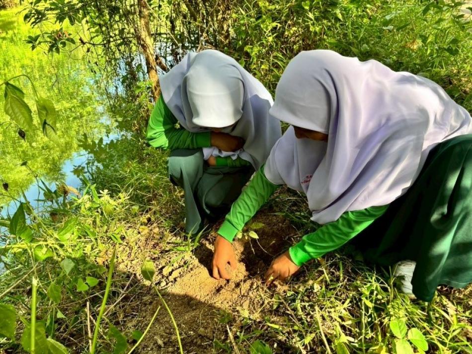 โครงการท้องถิ่นอาสาปลูกป่าเฉลิมพระเกียรติ ประจำปีงบประมาณ 2568  ณ บึงตาบาแย หมู่ 6 ตำบลยะหา อำเภอยะหา จังหวัดยะลา